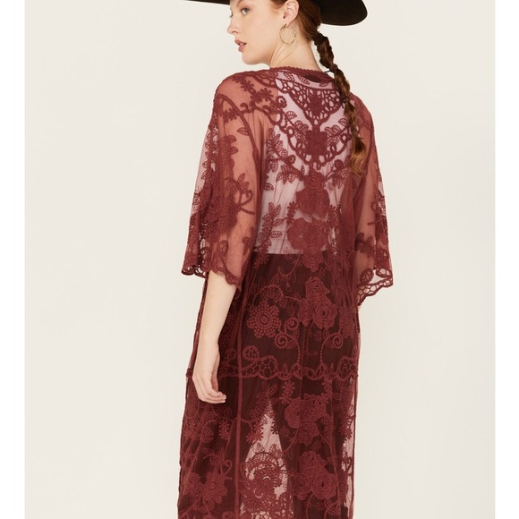 Shyanne Women's Lace Duster Kimono - Picture 2 of 11